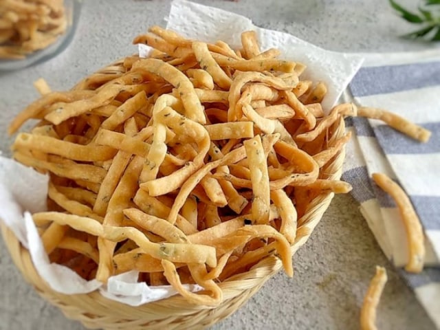 Resep Kue Bawang Renyah Bisa Jadi Ide Jualan