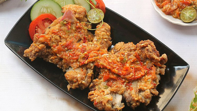 Resep Ayam Geprek Crispy Aneka Varian [Ayam Geprek Crispy Sederhana dan Saus Pedas]
