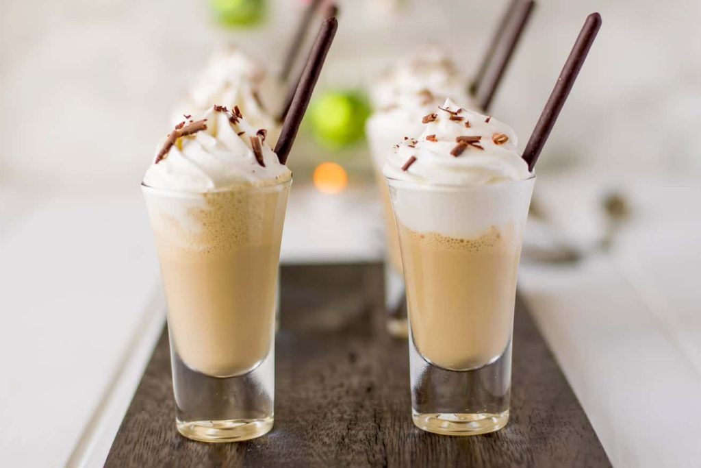 10 fun and festive holiday party desserts